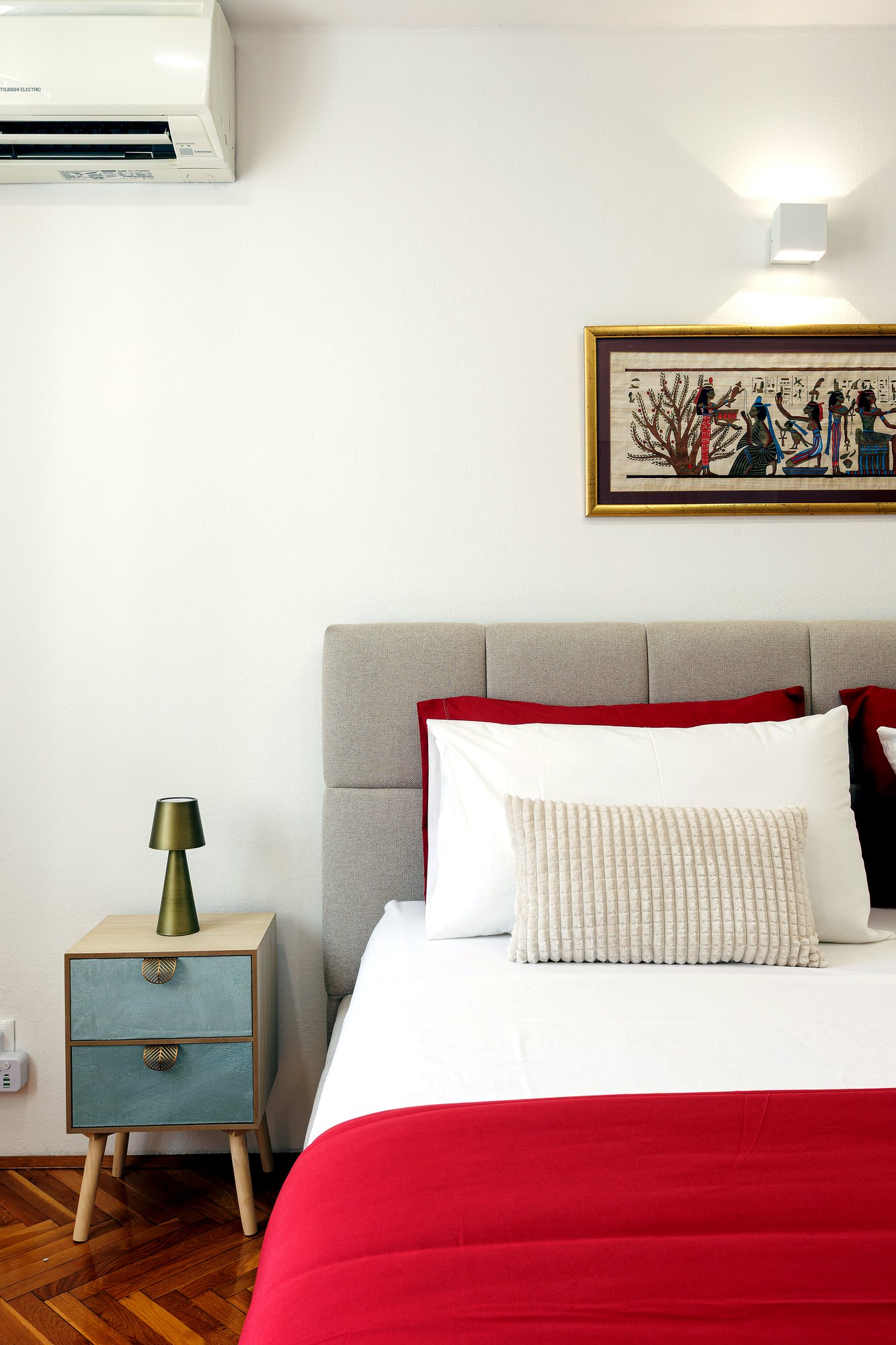 Camera Andante, comodino e letto